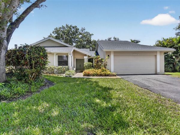 12104 Landing Way , Cooper City, FL 33026