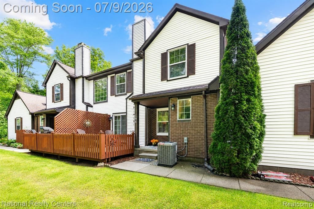 196 Barrington Circle, Orion Township, MI 48360 Main Photo