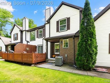 196 Barrington Circle, Orion Twp, MI 48360