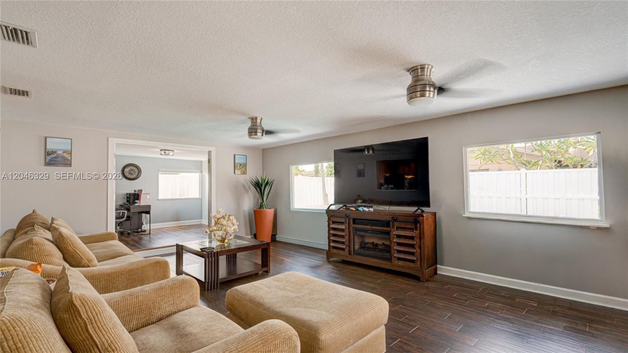 11370 NW 46th Pl, Sunrise, FL 33323 Photo