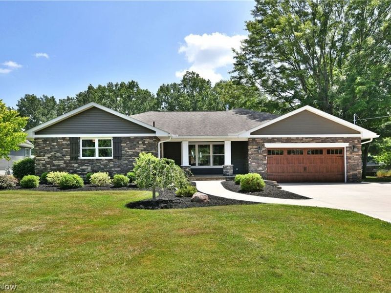 9272 Hillview Drive NE, Howland, OH 44484 Photo 1