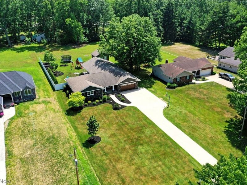 9272 Hillview Drive NE, Howland, OH 44484 Photo 2