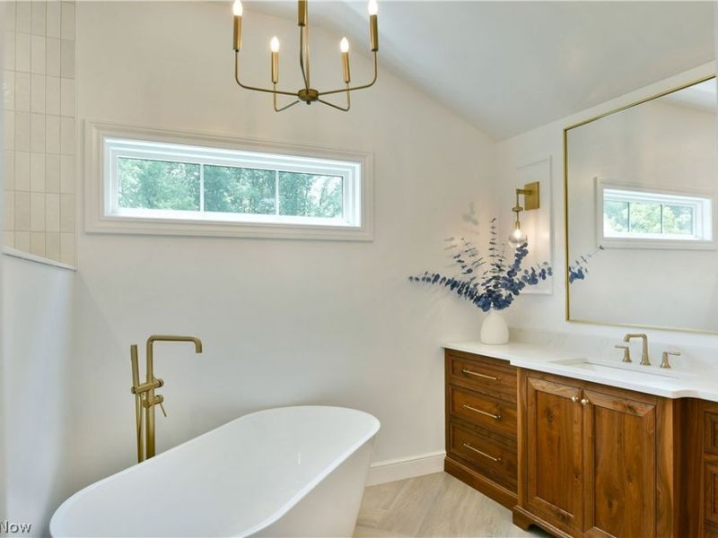9272 Hillview Drive NE, Howland, OH 44484 Photo 7