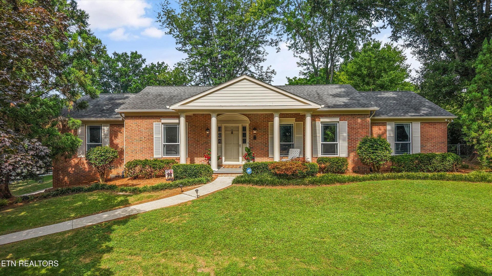 9632 Briarwood Drive, Knoxville, TN 37923 Main Photo