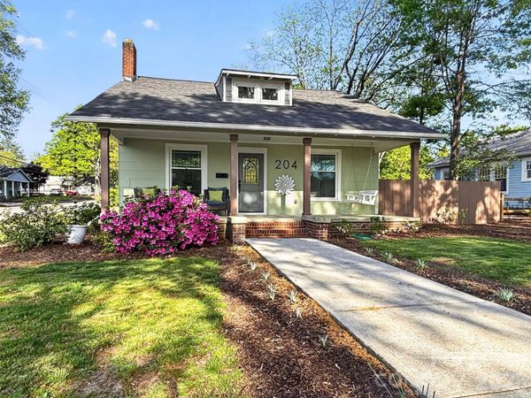 204 E McNeely Avenue, Mooresville, NC 28115