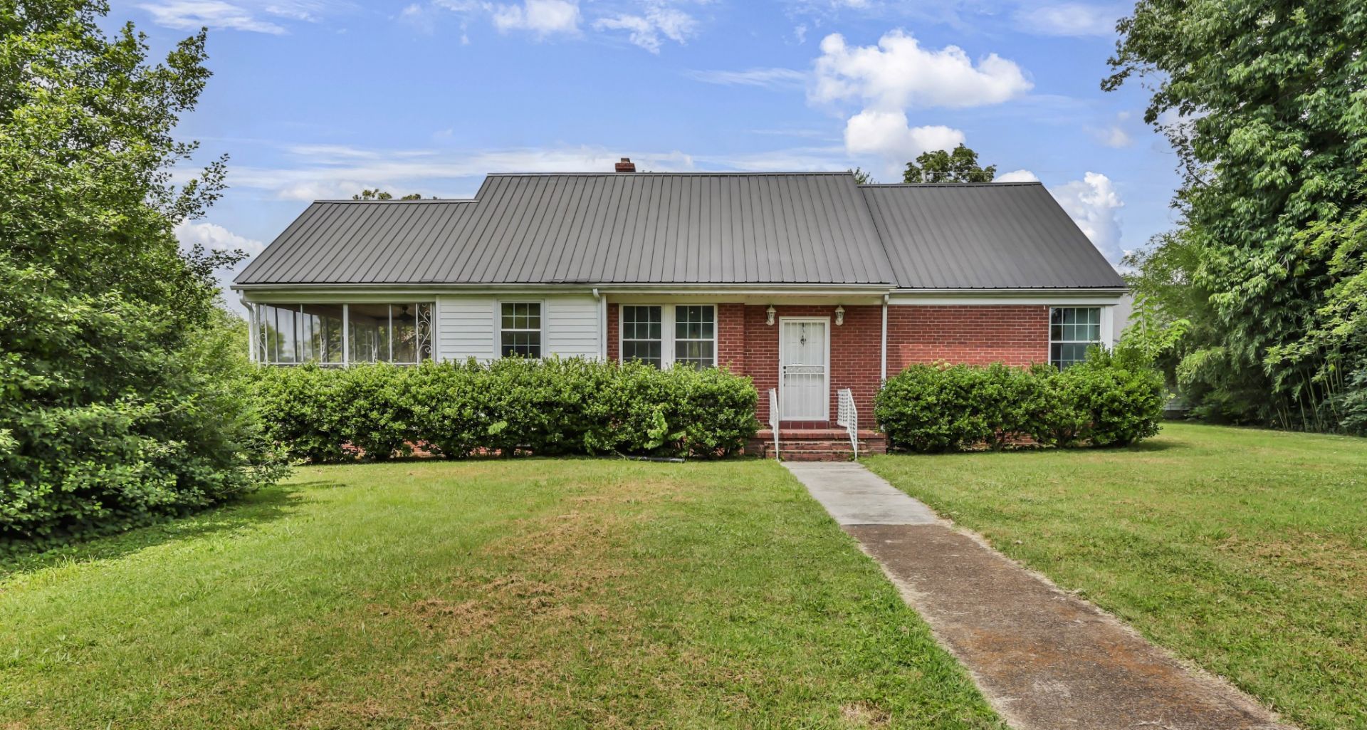 217 E Meadow Cir, Clarksville, TN 37043 Main Photo