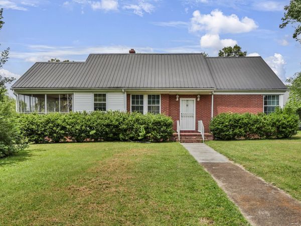 217 E Meadow Cir, Clarksville, TN 37043