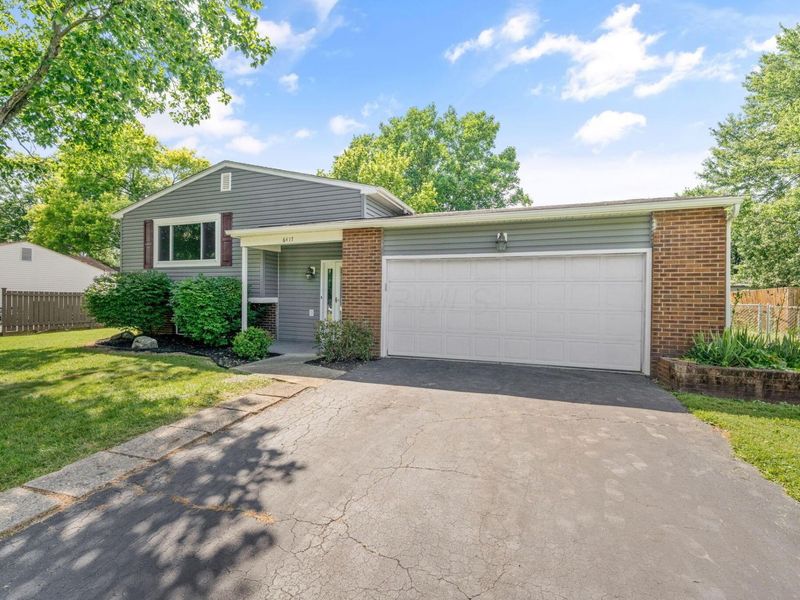 6417 S Sunbury Road, Westerville, OH 43081 Photo 2