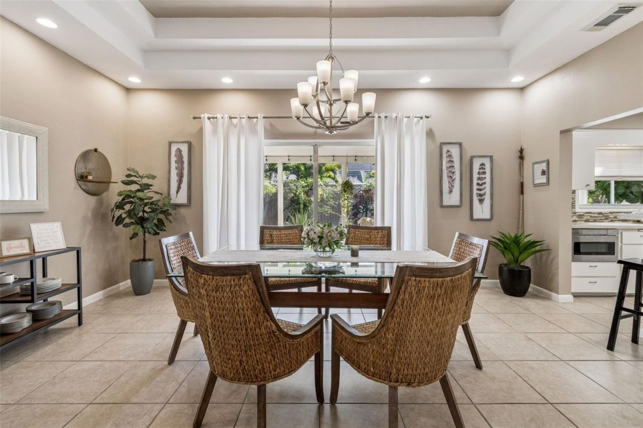 618 Whitfield Avenue, Sarasota, FL 34243 Photo