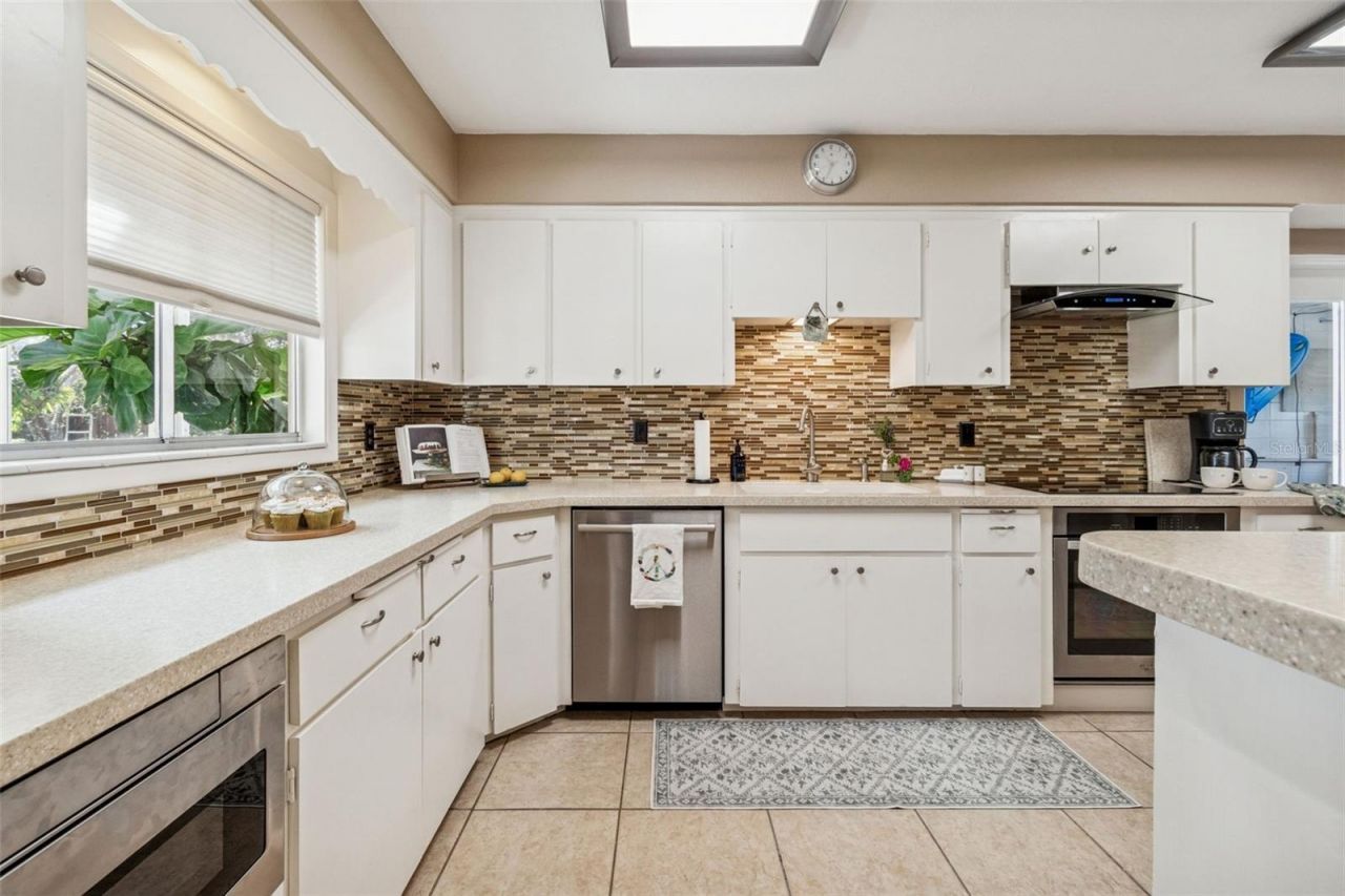 618 Whitfield Avenue, Sarasota, FL 34243 Photo