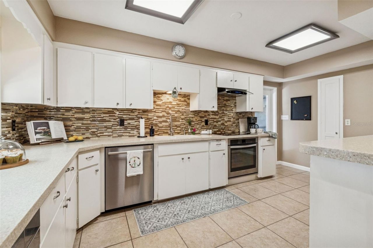 618 Whitfield Avenue, Sarasota, FL 34243 Photo