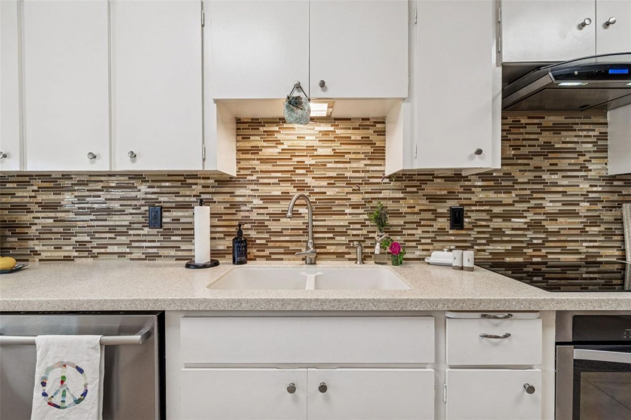 618 Whitfield Avenue, Sarasota, FL 34243 Photo
