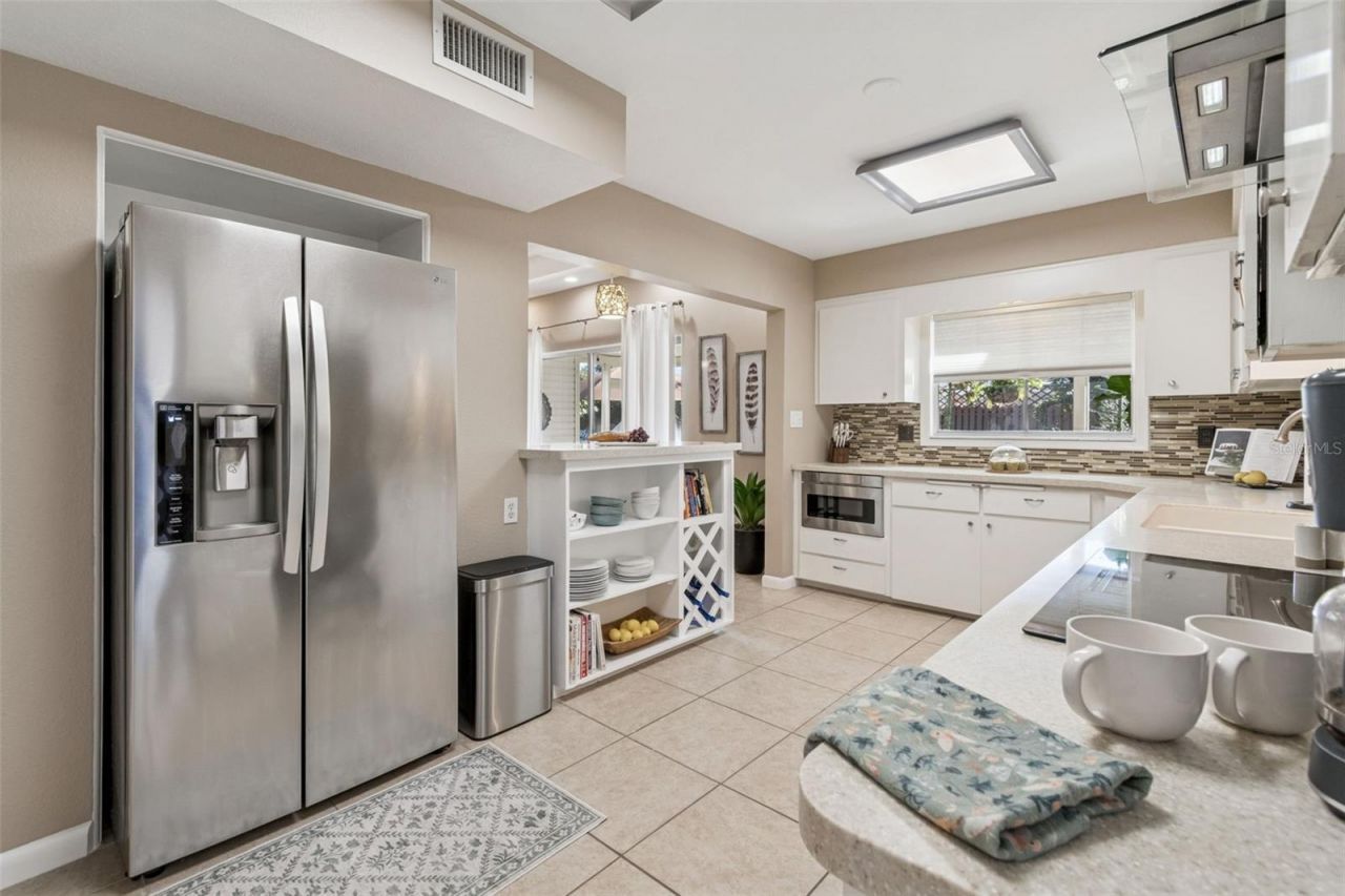 618 Whitfield Avenue, Sarasota, FL 34243 Photo