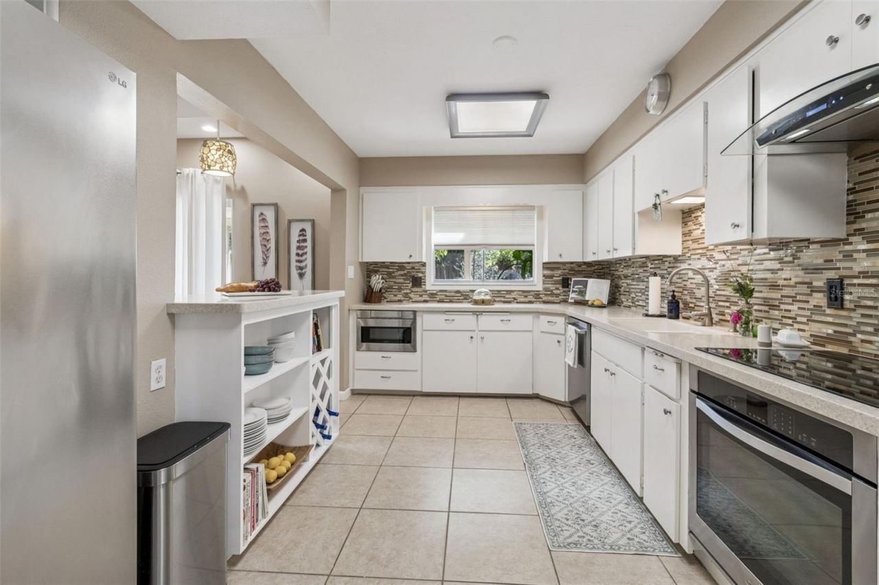 618 Whitfield Avenue, Sarasota, FL 34243 Photo