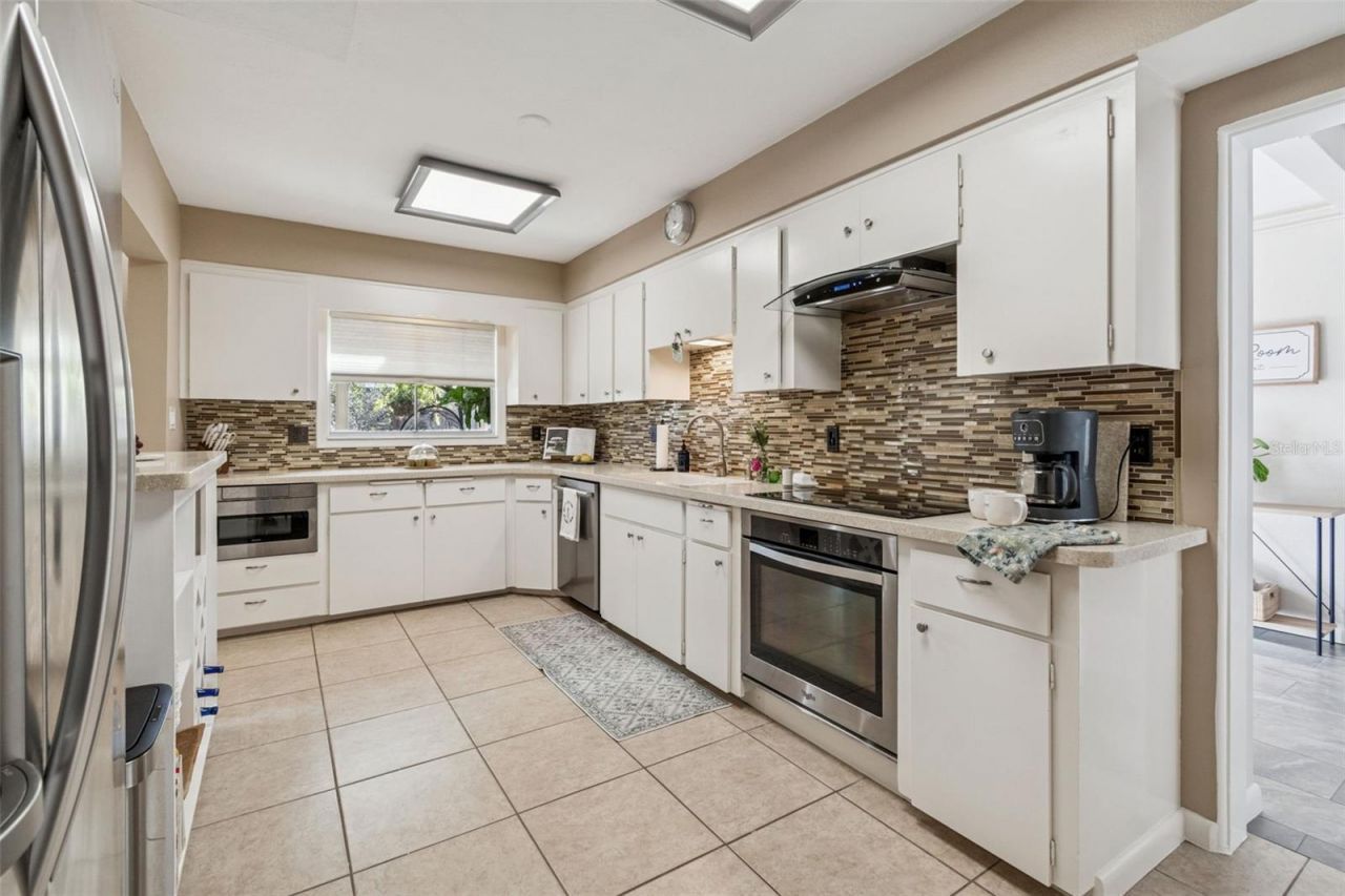 618 Whitfield Avenue, Sarasota, FL 34243 Photo