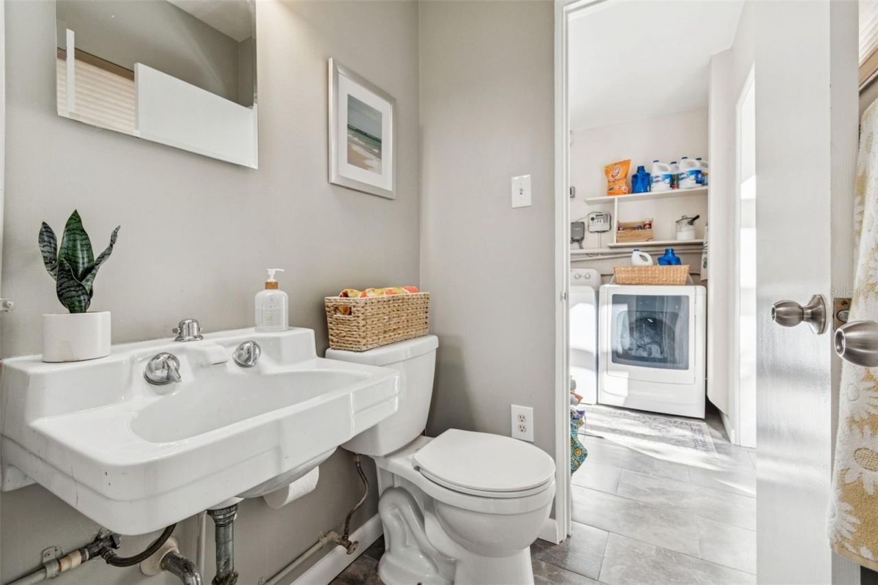618 Whitfield Avenue, Sarasota, FL 34243 Photo