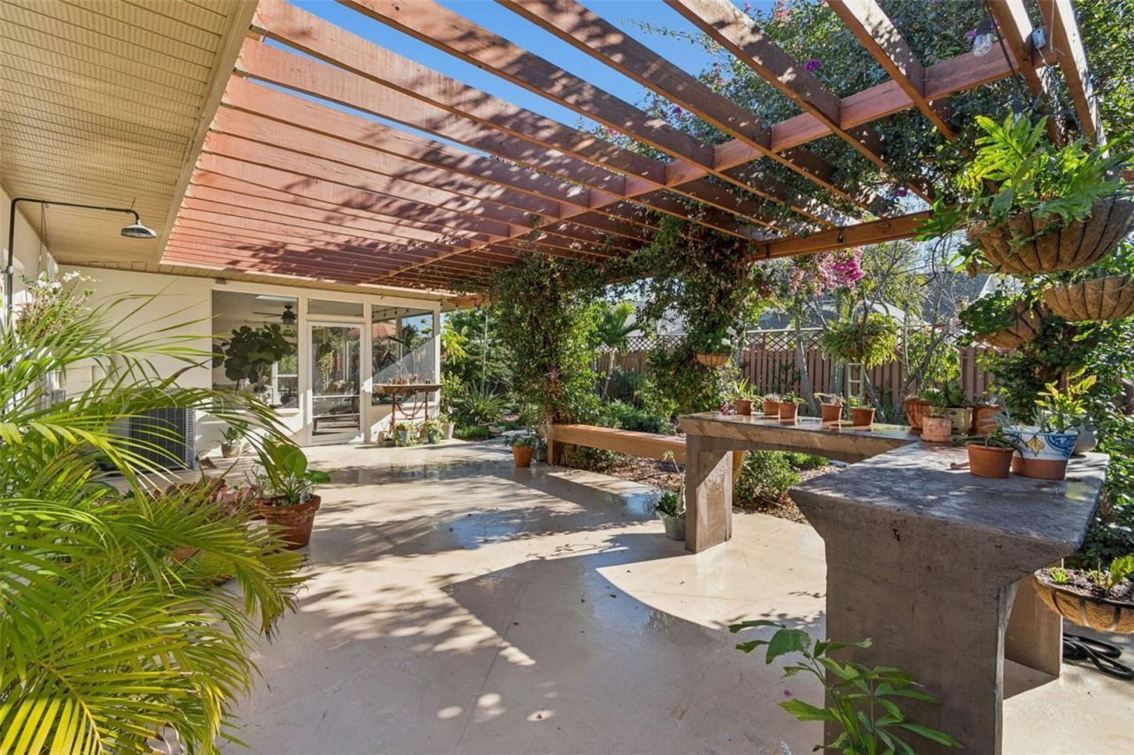 618 Whitfield Avenue, Sarasota, FL 34243 Photo