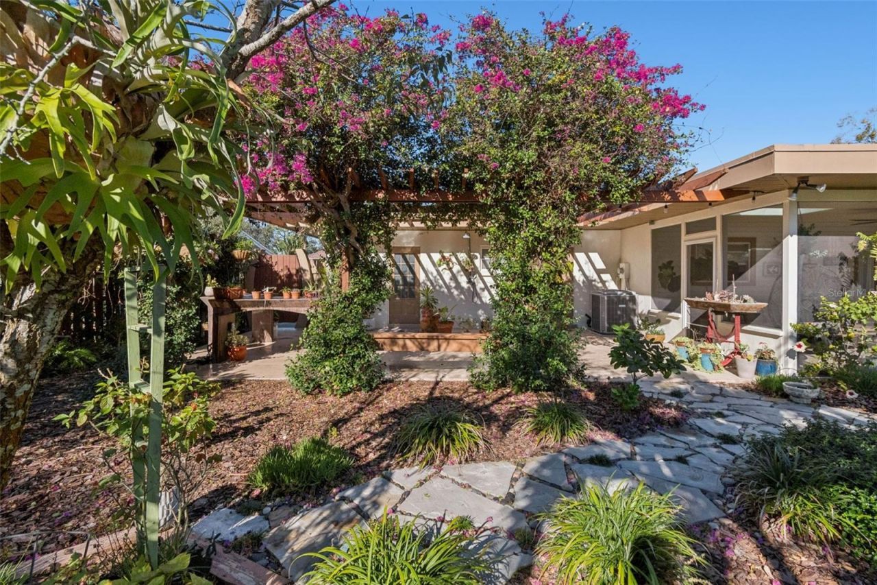 618 Whitfield Avenue, Sarasota, FL 34243 Photo