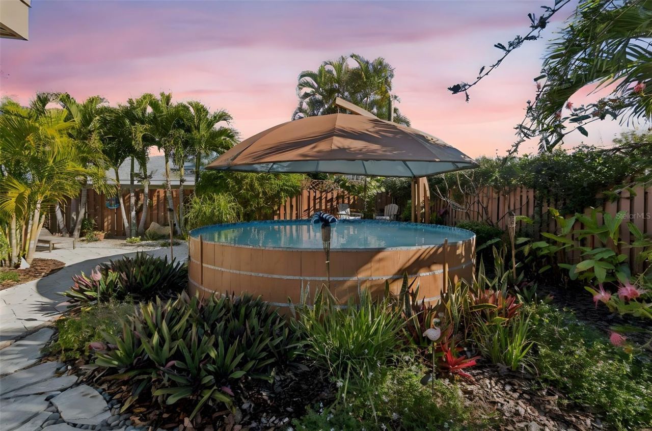 618 Whitfield Avenue, Sarasota, FL 34243 Photo