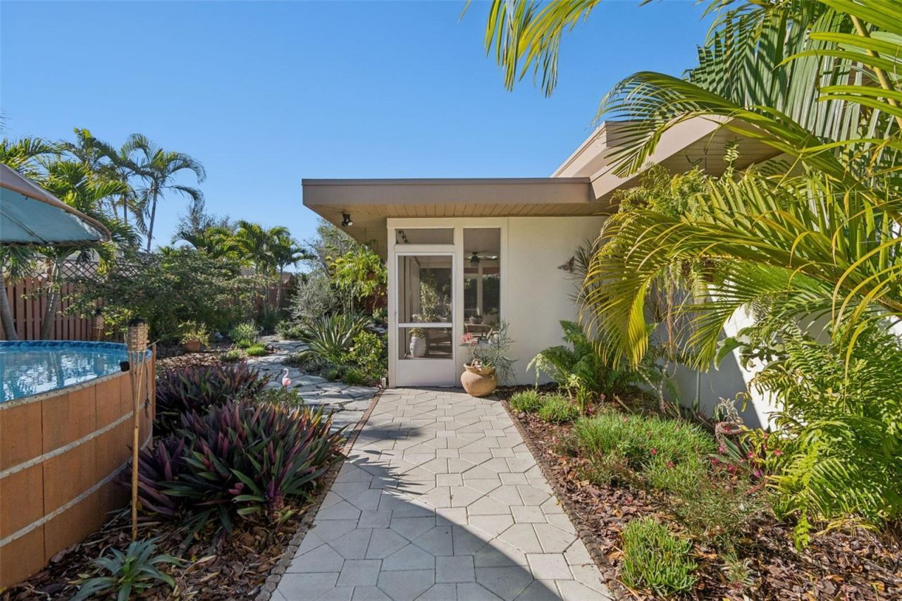 618 Whitfield Avenue, Sarasota, FL 34243 Photo