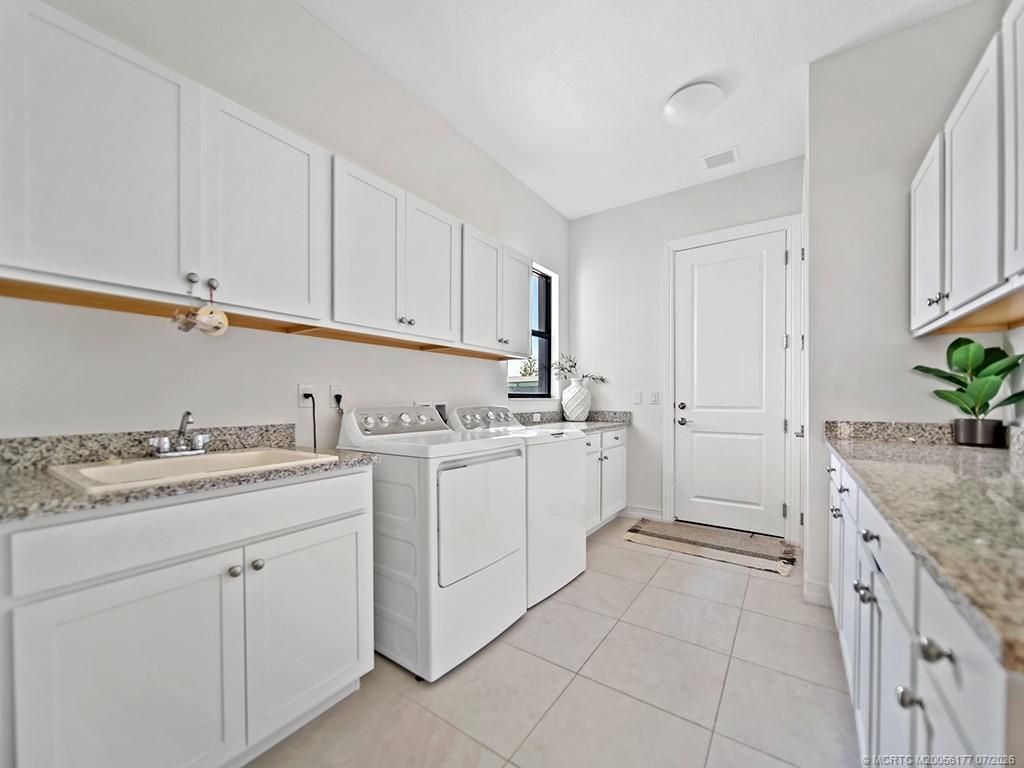2044 SW English Garden Drive, Palm City, FL 34990 Photo