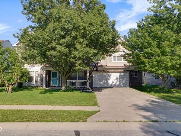 6553 Hunters Ridge S, Zionsville, IN 46077