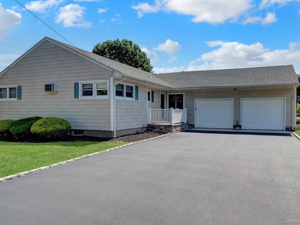 12 Bainbridge Avenue , Melville, NY 11747