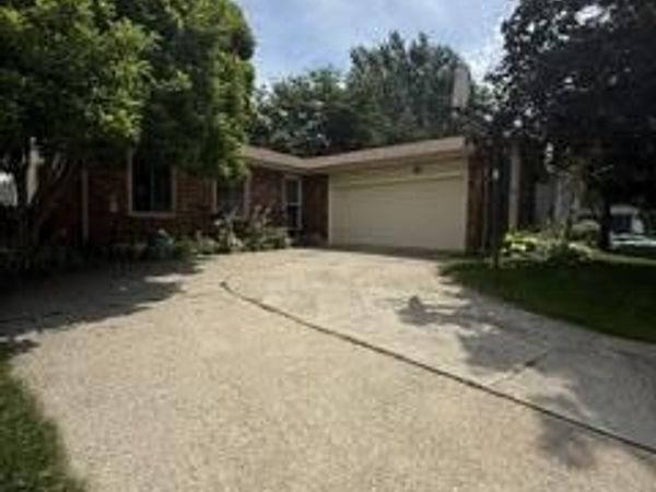 2309 Four Seasons Pkwy, Crown Point, IN 46307