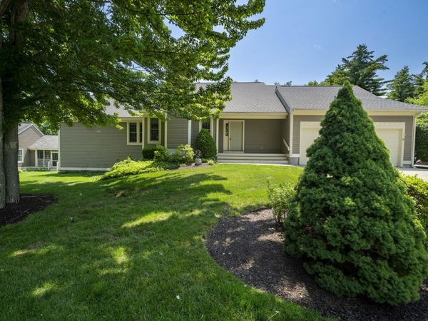 16 Spyglass point Circle, Bedford, NH 03110