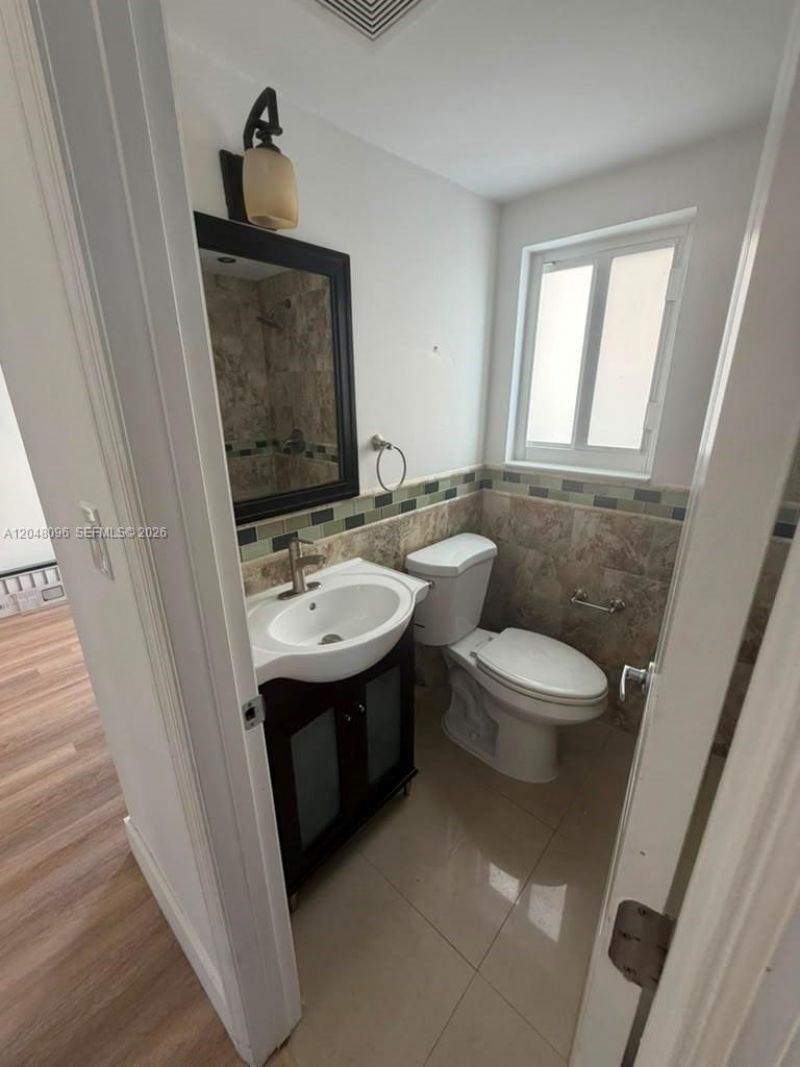 655 85th St, Miami Beach, FL 33141 Photo