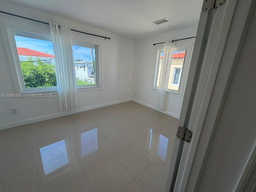 655 85th St, Miami Beach, FL 33141 Photo