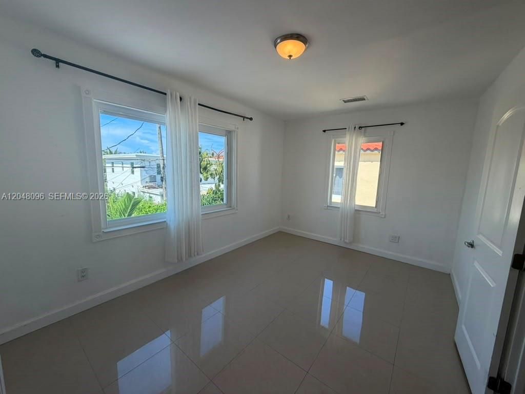 655 85th St, Miami Beach, FL 33141 Photo