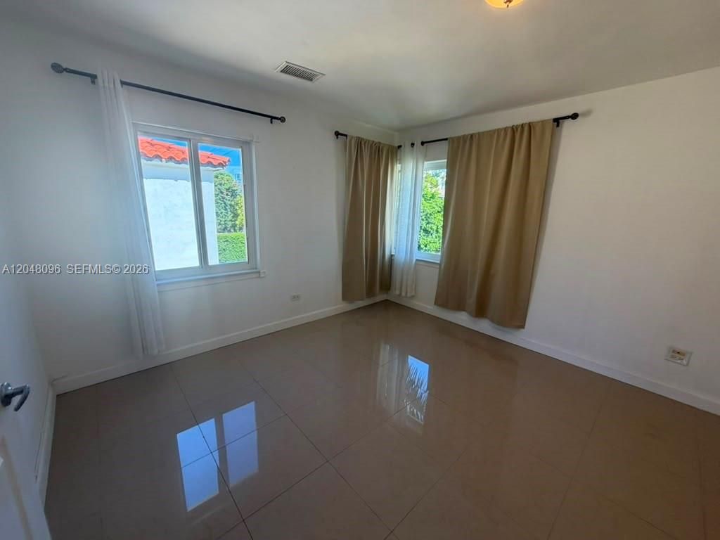 655 85th St, Miami Beach, FL 33141 Photo