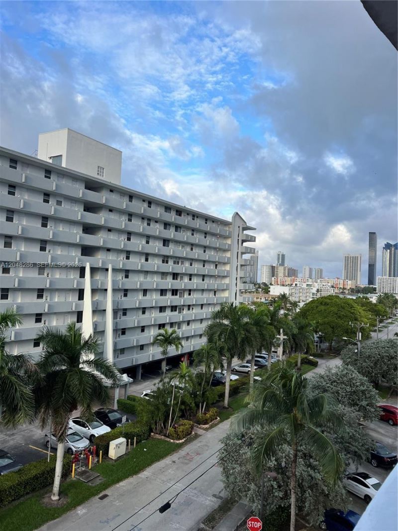 3660 NE 166th St, Unit 607, North Miami Beach, FL 33160 Photo