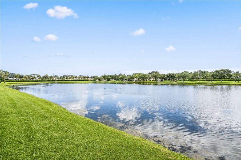 1000 White Tail Avenue Sw, Vero Beach, FL 32968 Photo
