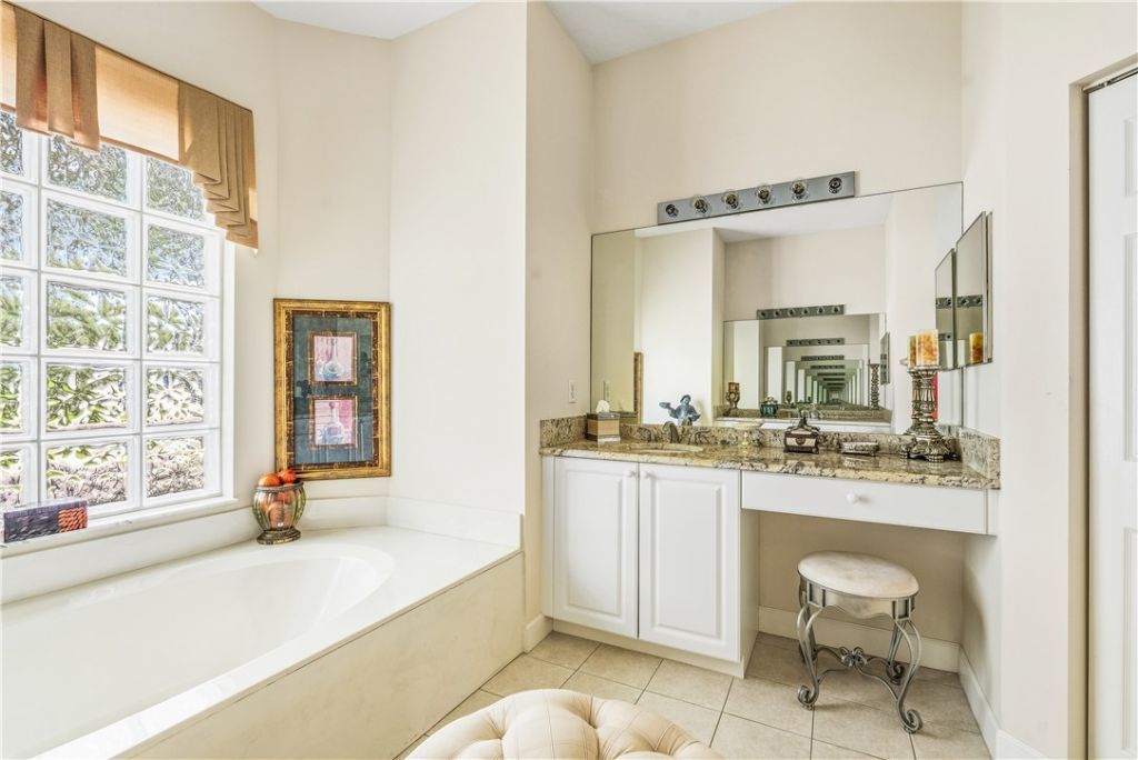 1000 White Tail Avenue Sw, Vero Beach, FL 32968 Photo