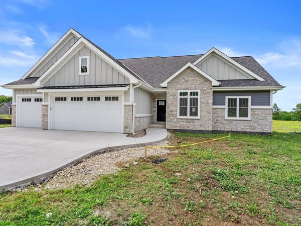 N66W20955 Sweet Clover Dr, Menomonee Falls, WI 53051