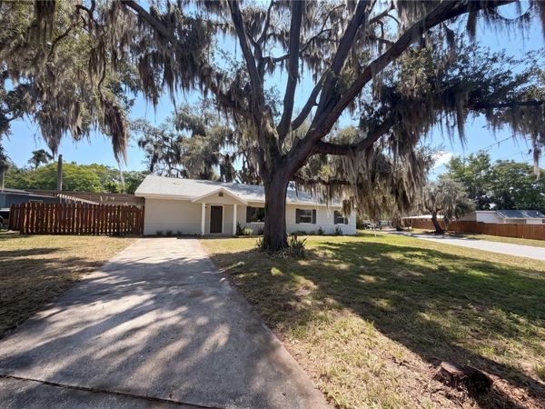 900 OAK DRIVE , LEESBURG, FL 34748