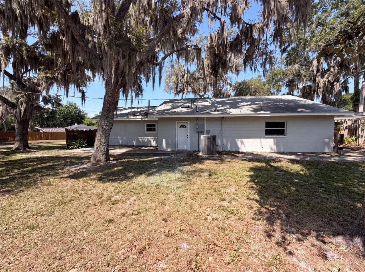 900 Oak Drive , Leesburg, FL 34748 Photo