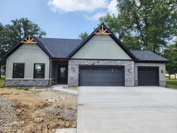 630 W Lake Avenue , Lakeview, OH 43331