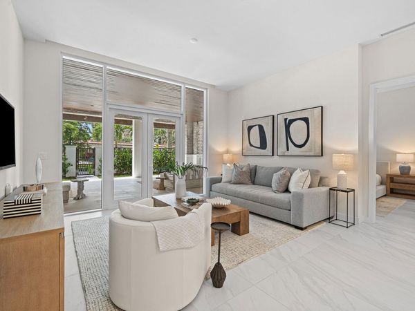 220 SE Mizner Boulevard, Unit 102, Boca Raton, FL 33432