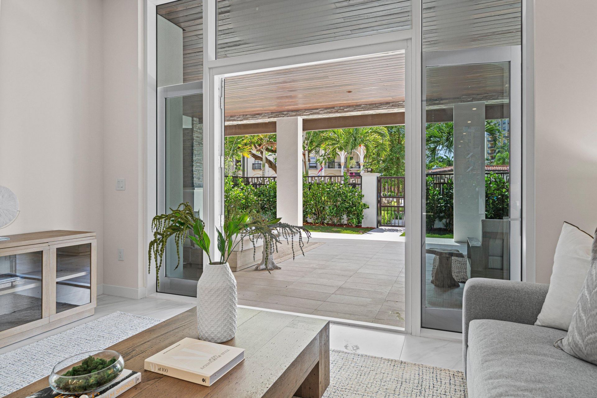 220 SE Mizner Boulevard, Unit 102, Boca Raton, FL 33432 Photo