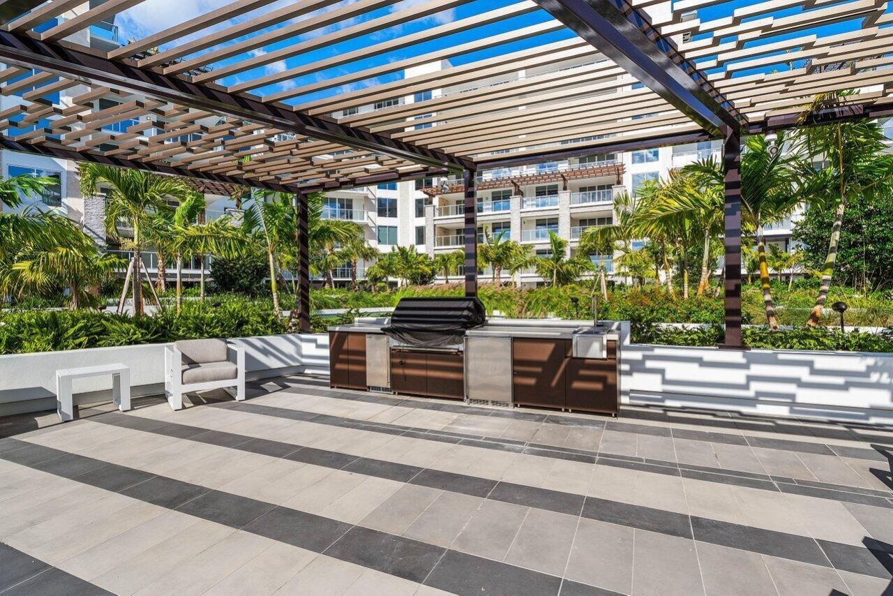 220 SE Mizner Boulevard, Unit 102, Boca Raton, FL 33432 Photo