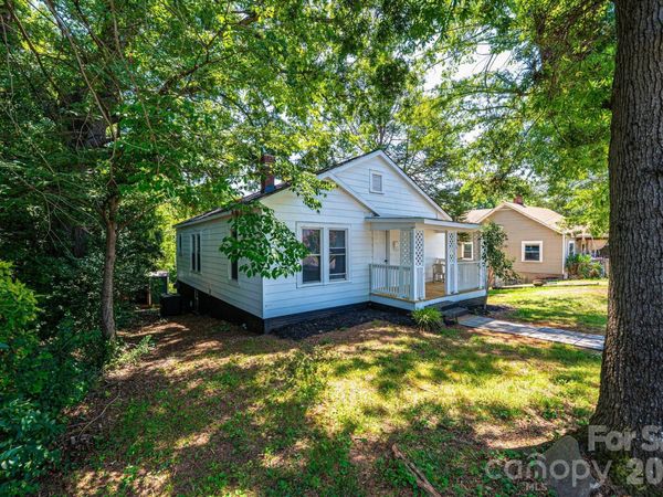 423 N Davis Avenue , Newton, NC 28658