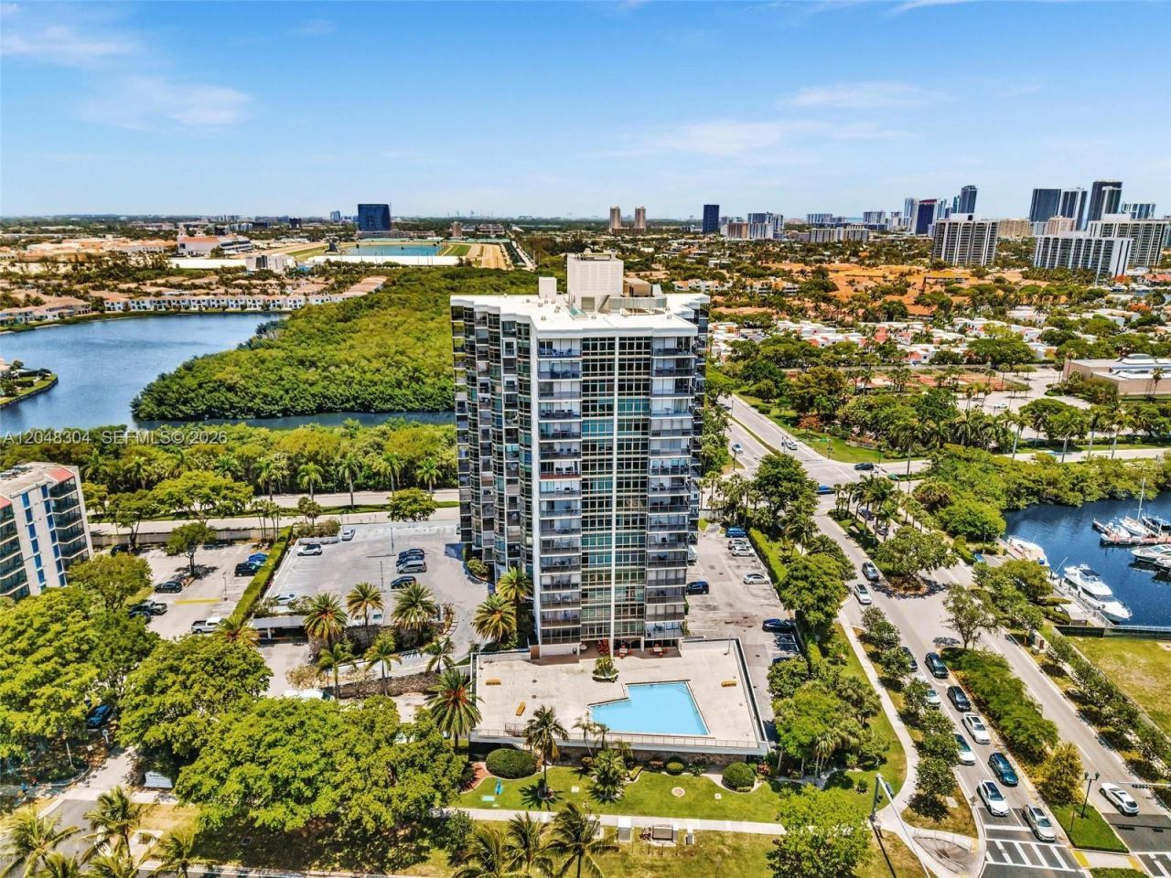 3375 N Country Club Dr, Unit 905, Aventura, FL 33180 Photo