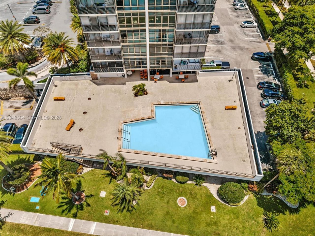 3375 N Country Club Dr, Unit 905, Aventura, FL 33180 Photo