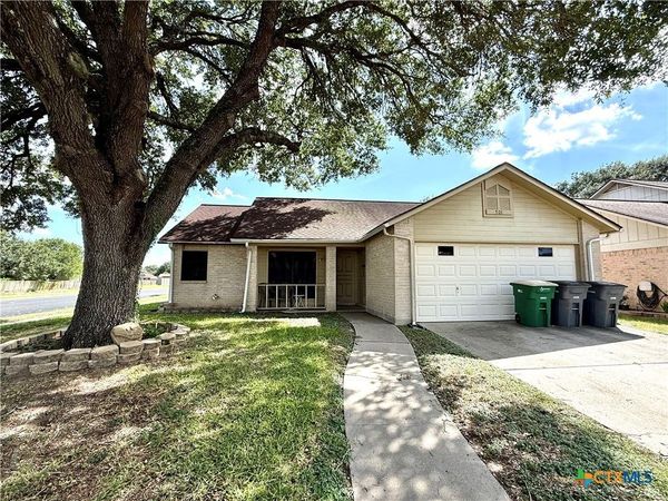 701 Queenswood Trail , Victoria, TX 77901