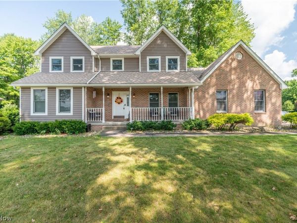 2218 Crestmont Drive, Girard, OH 44420