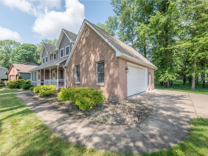2218 Crestmont Drive, Girard, OH 44420 Photo 3