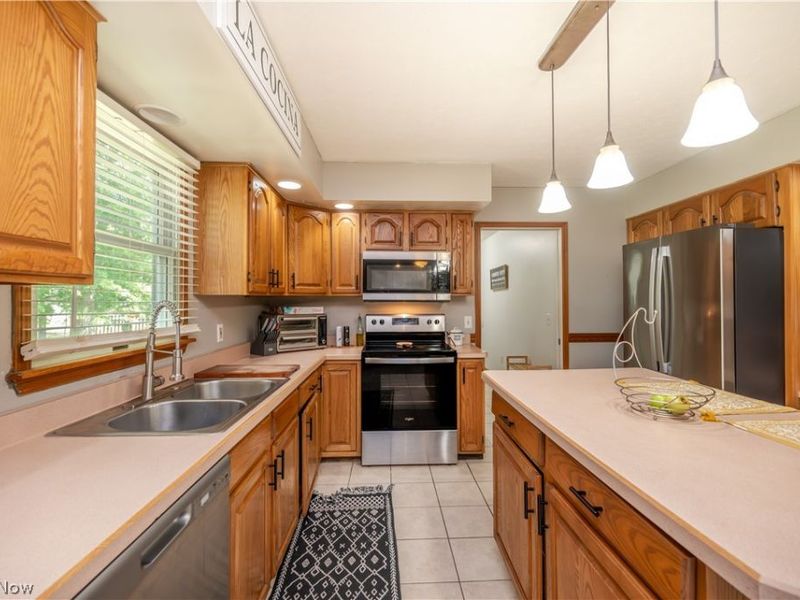 2218 Crestmont Drive, Girard, OH 44420 Photo 7